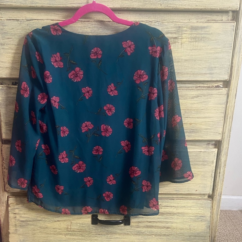 Flower Blouse - Picture 3 of 3